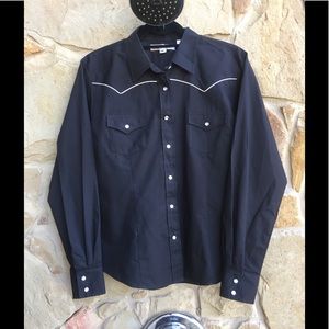 Black western shirt with pearl snaps 🐎🤠